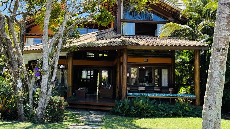 CASA LOCALIZADA EM CONDOMÍNIO FRENTE AO MAR NA ESTRADA DA BALSA - Quintas do Arraial - Arraial d'Ajuda, Porto Seguro
