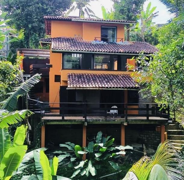 CASA LOCALIZADA NO CENTRO DE ARRAIAL d'AJUDA, INTEGRADA Á NATUREZA - foto 1